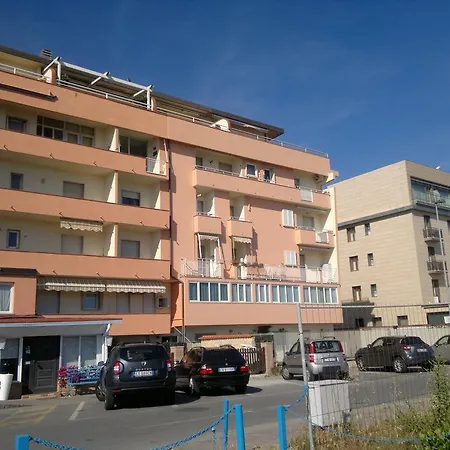 Lunamarina * Marinella di Sarzana